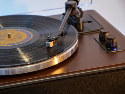 LENCO LS-470WA - Record Player with built-in speakers and Bluetooth® - Walnut