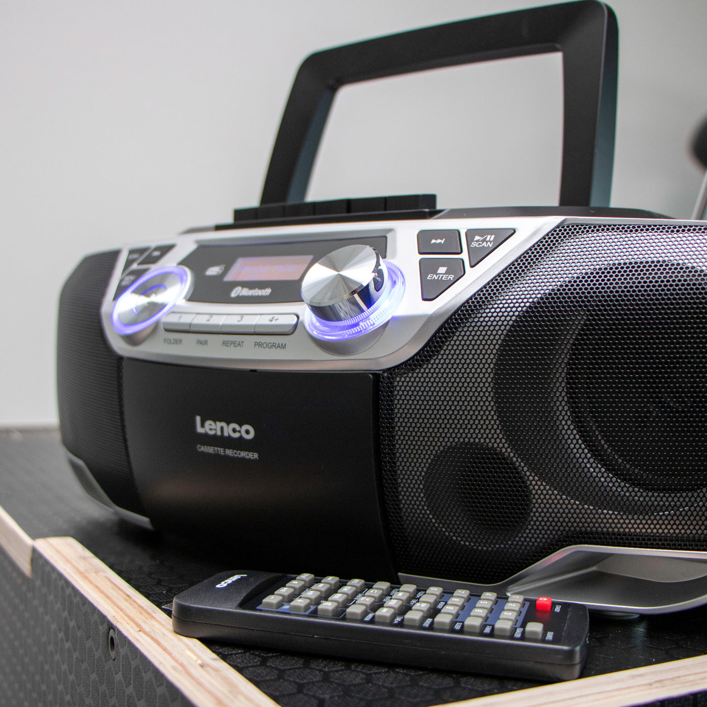 LENCO SCD-720SI - Draagbare boombox met DAB+/FM radio, Bluetooth®, CD, casette recorder en USB speler - Zilver