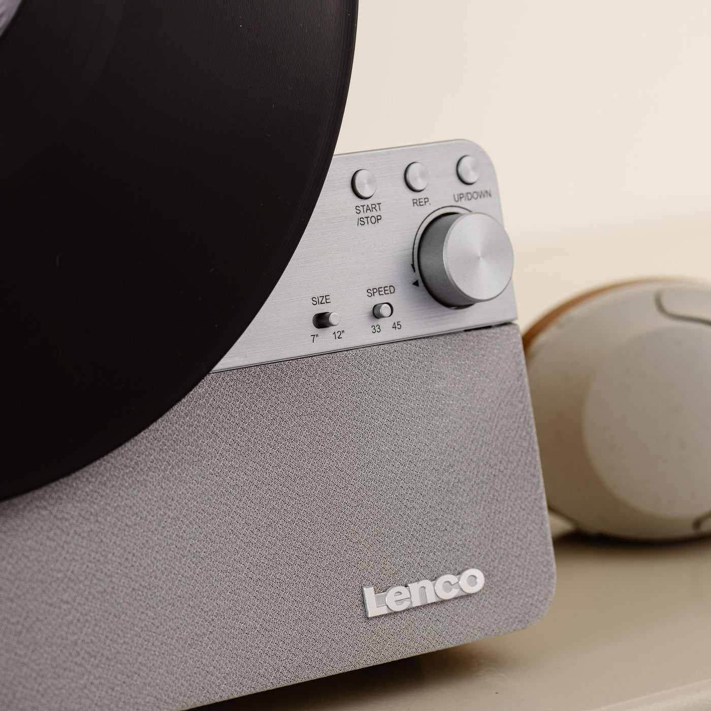 LENCO LSA-071SI - Volautomatische verticale platenspeler met ingebouwde luidsprekers en Bluetooth® - Zilver