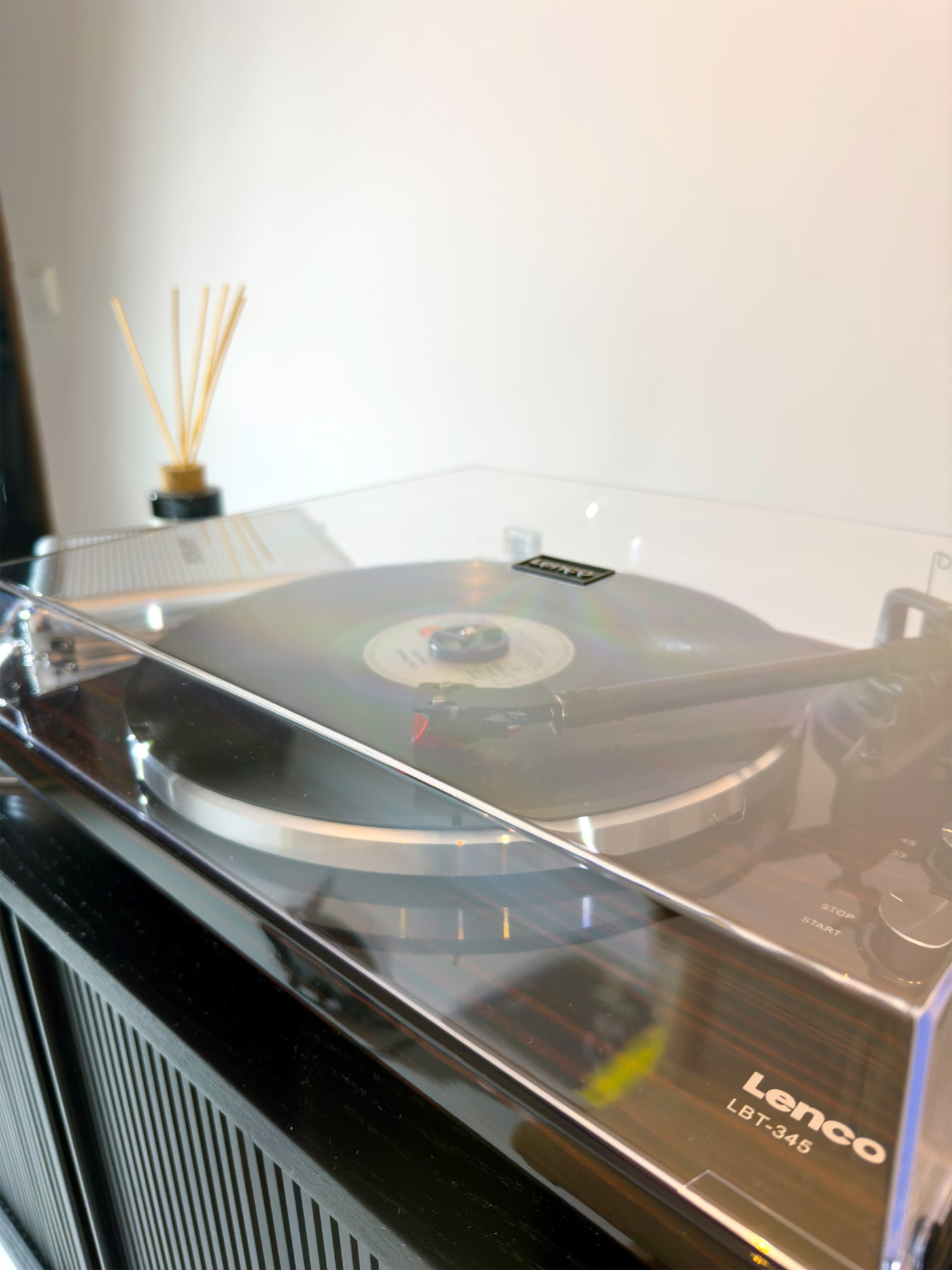 LENCO LBT-345WA - Record Player with Bluetooth® and Ortofon 2M Red cartridge, including chrome-plated record stabilizer - Walnut