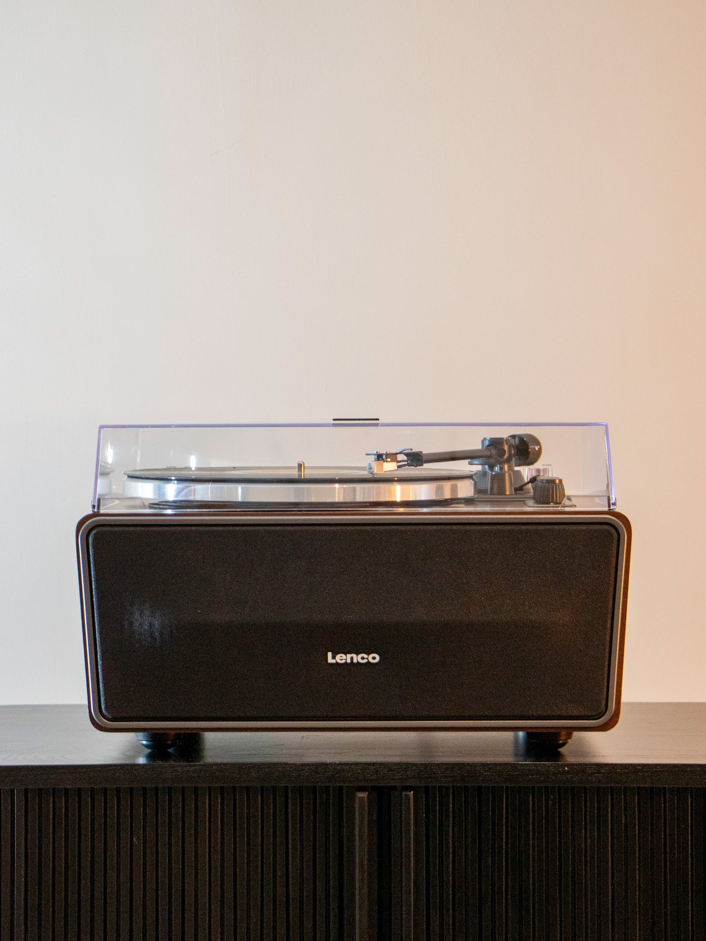 LENCO LS-470WA - Record Player with built-in speakers and Bluetooth® - Walnut