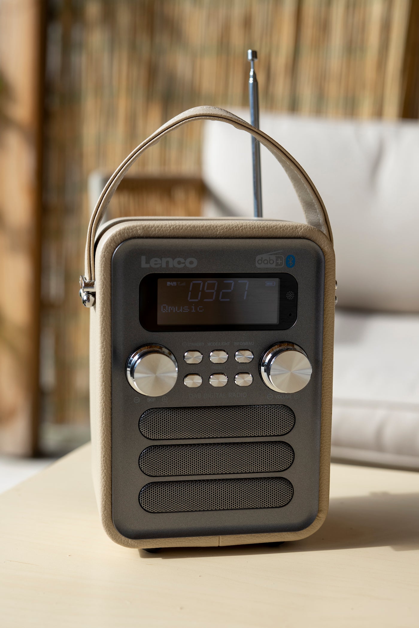 LENCO PDR-051TPSI - Draagbare DAB+ FM Radio met Bluetooth® en AUX-ingang, oplaadbare batterij - Taupe