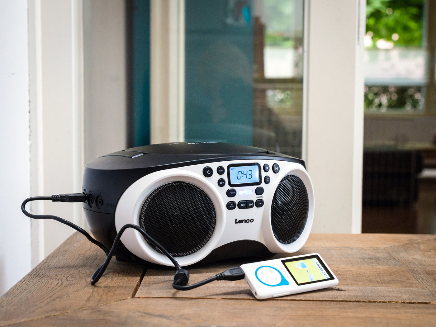 LENCO SCD-501WH Portable FM Radio CD-USB player with Bluetooth® - White